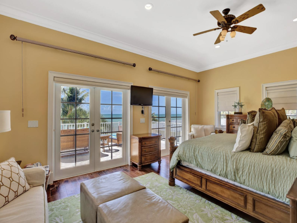 Oceanfront Luxury Vacation Estate with Pool & Spa